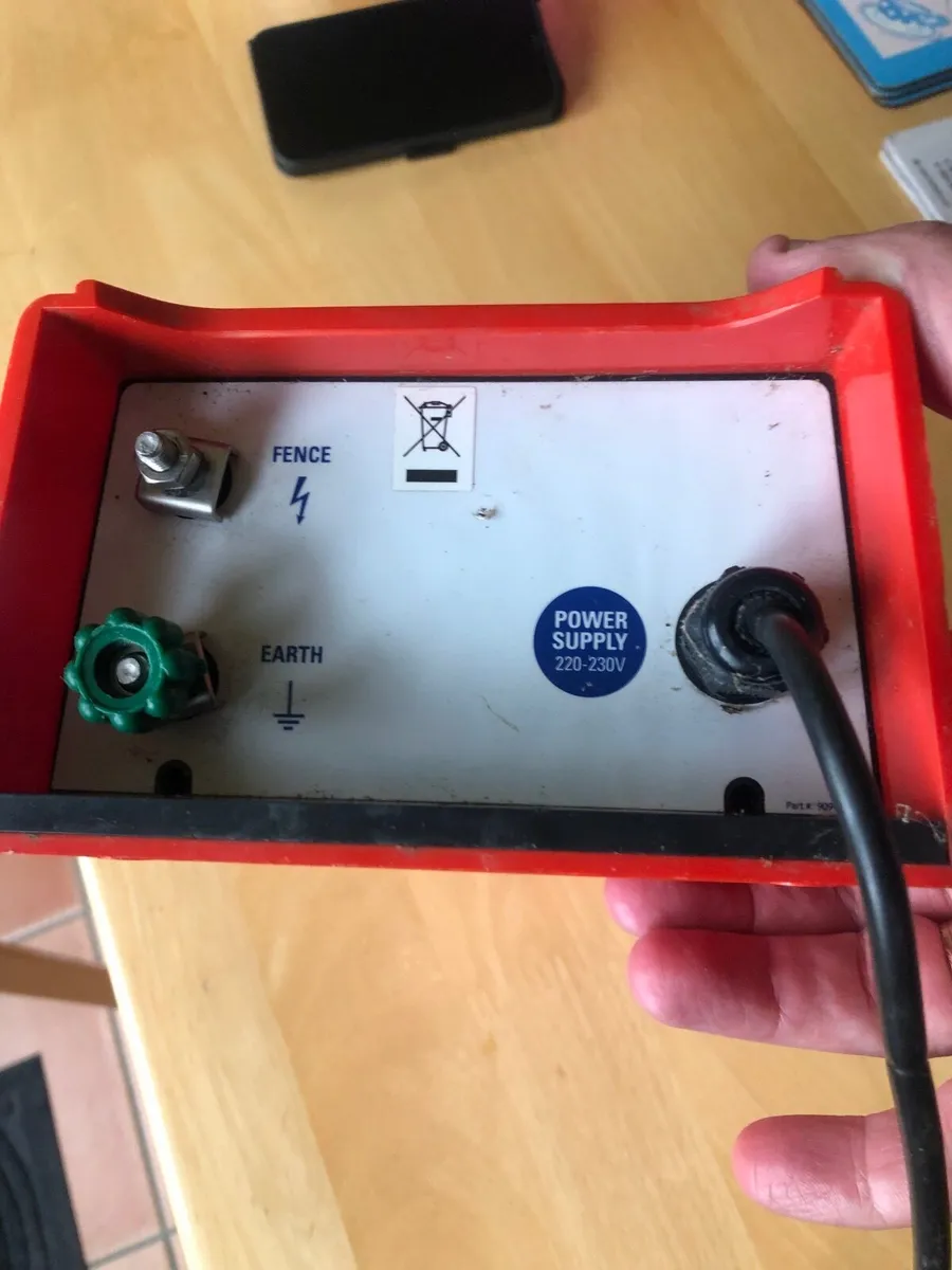 Electric fence energiser - Image 2