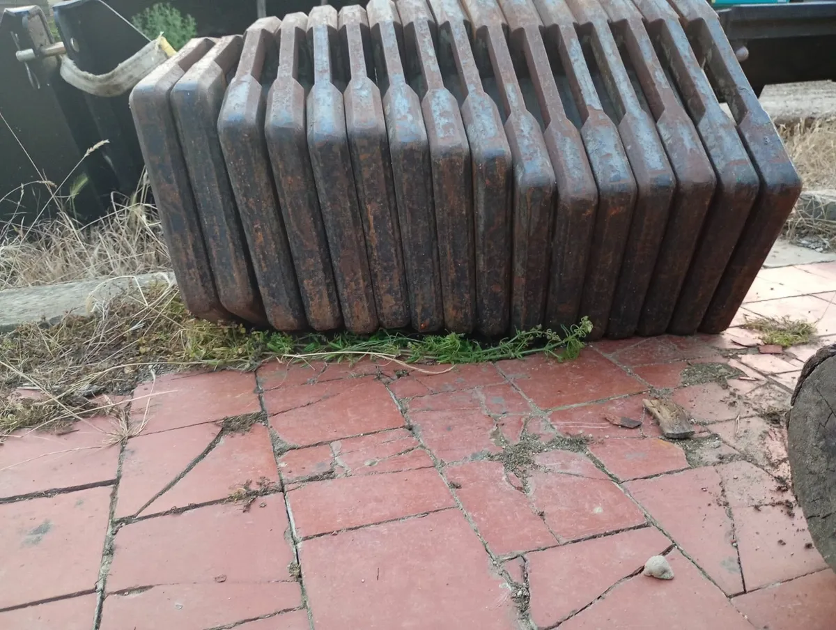 Jcb weight block , 16 x 40 kg weights - Image 1