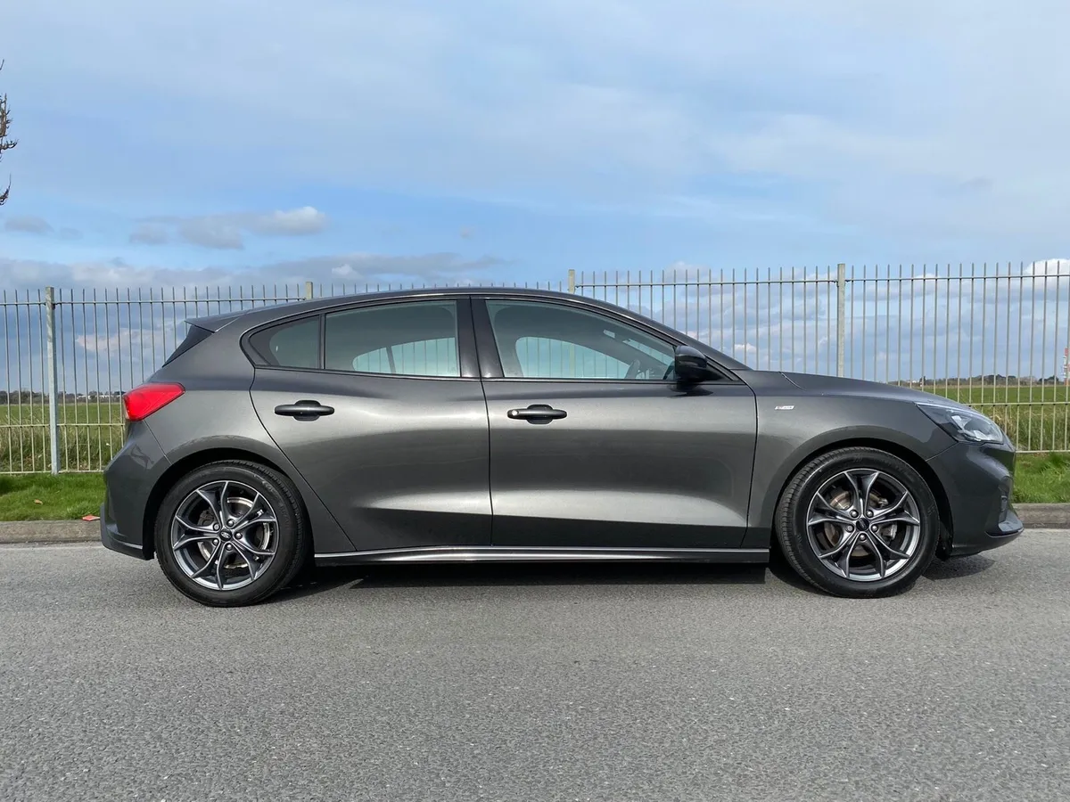 192 St Line Ford Focus - Image 3