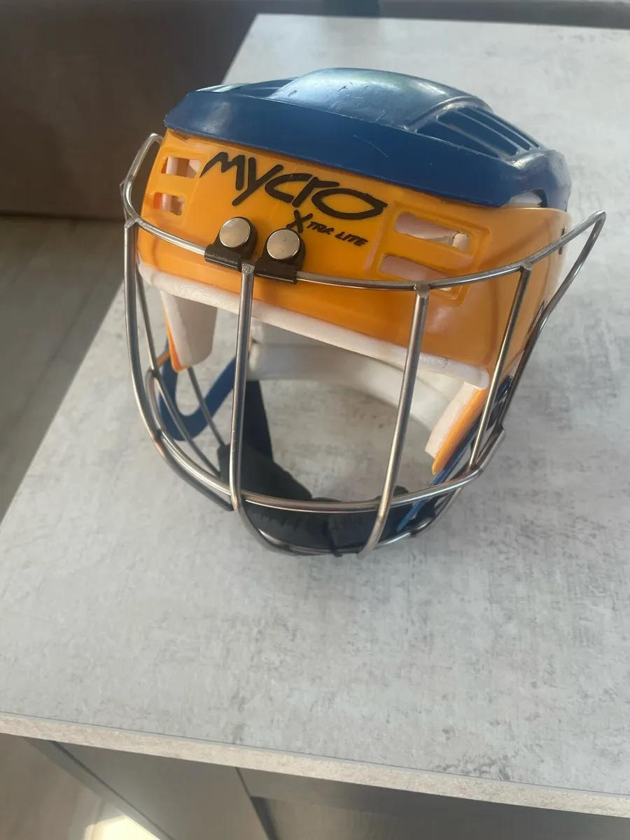Hurling Helmet - Image 1