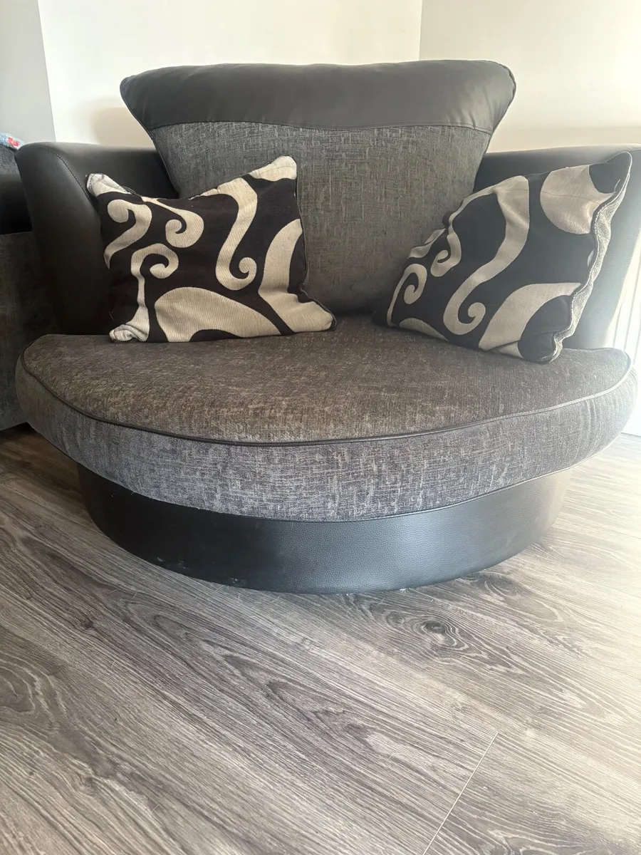 Corner sofa and swivel chair - Image 2