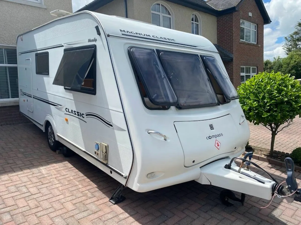 Compass Magnum Classic 482 Caravan with Motormover - Image 2