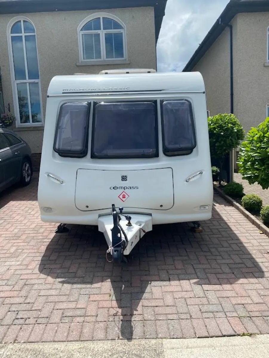 Compass Magnum Classic 482 Caravan with Motormover - Image 1