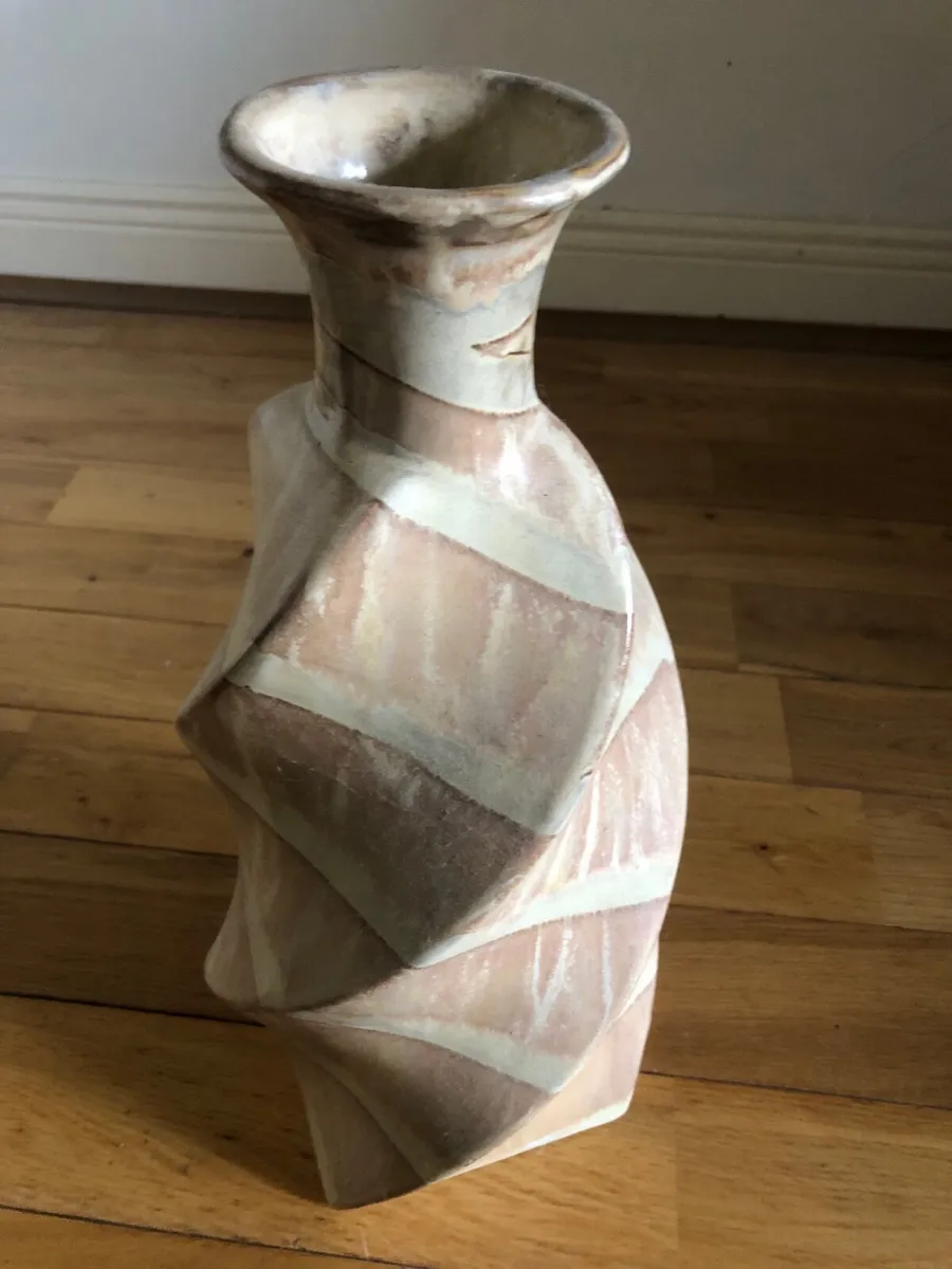 Unusual ceramic vase - Image 3