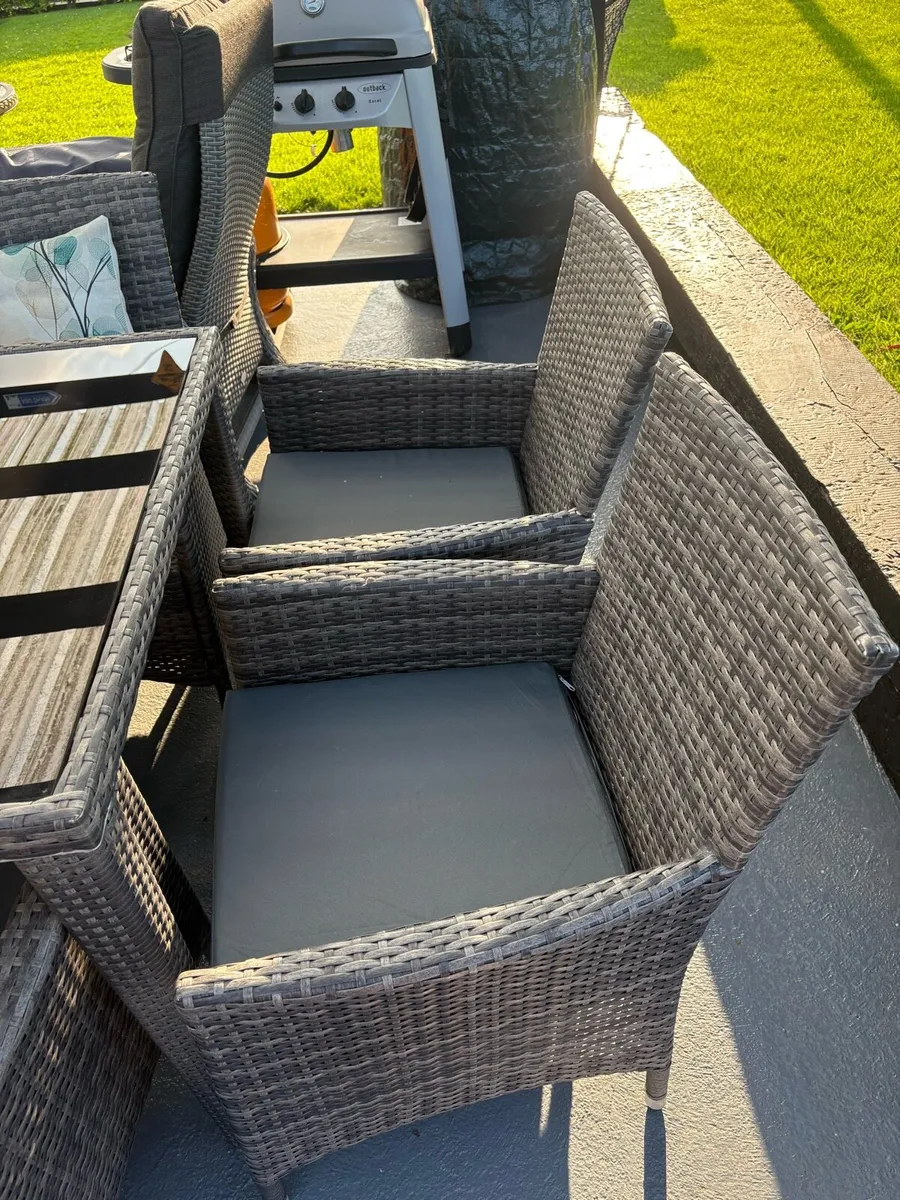 Outdoor table and chairs - Image 3