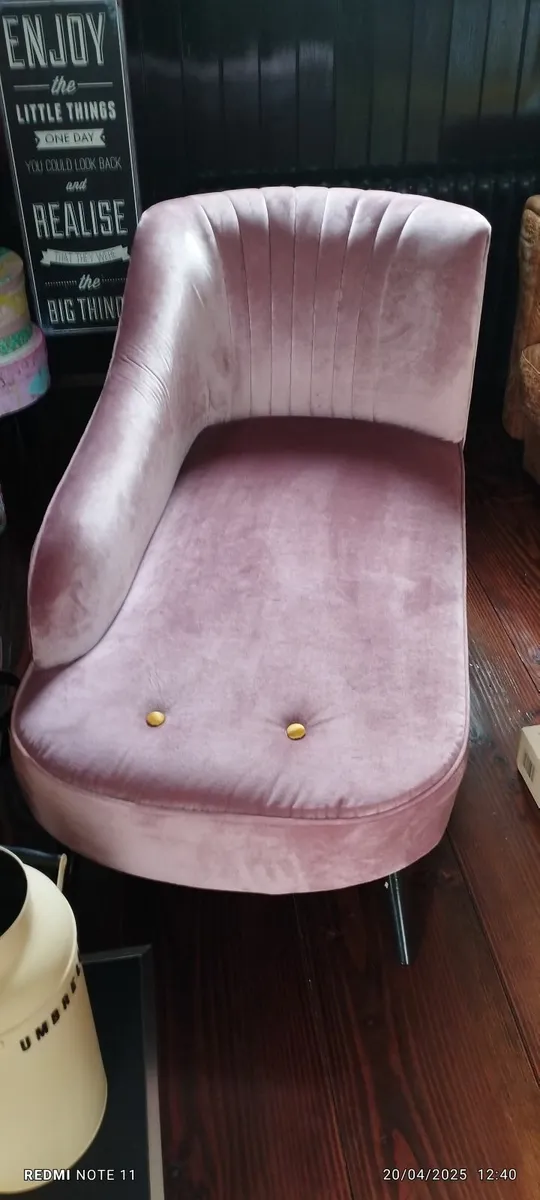 Chaise lounge