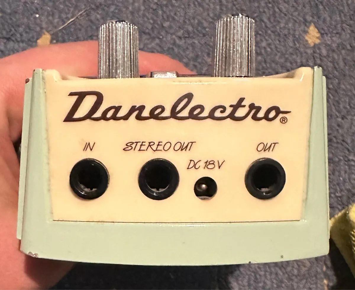 Danelectro Cool Cat Chorus pedal - Image 2