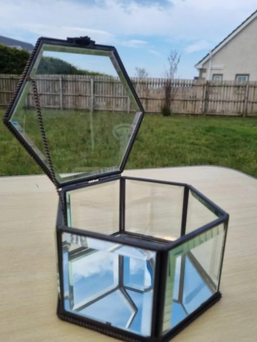 Hexagonal Metal Bevel Glass Jewellery Box - Image 3