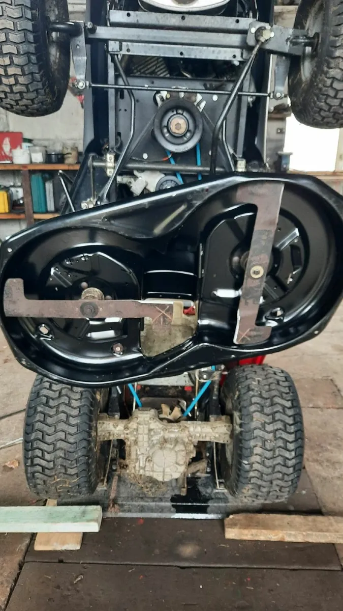 Tractor Lawnmower - Image 1