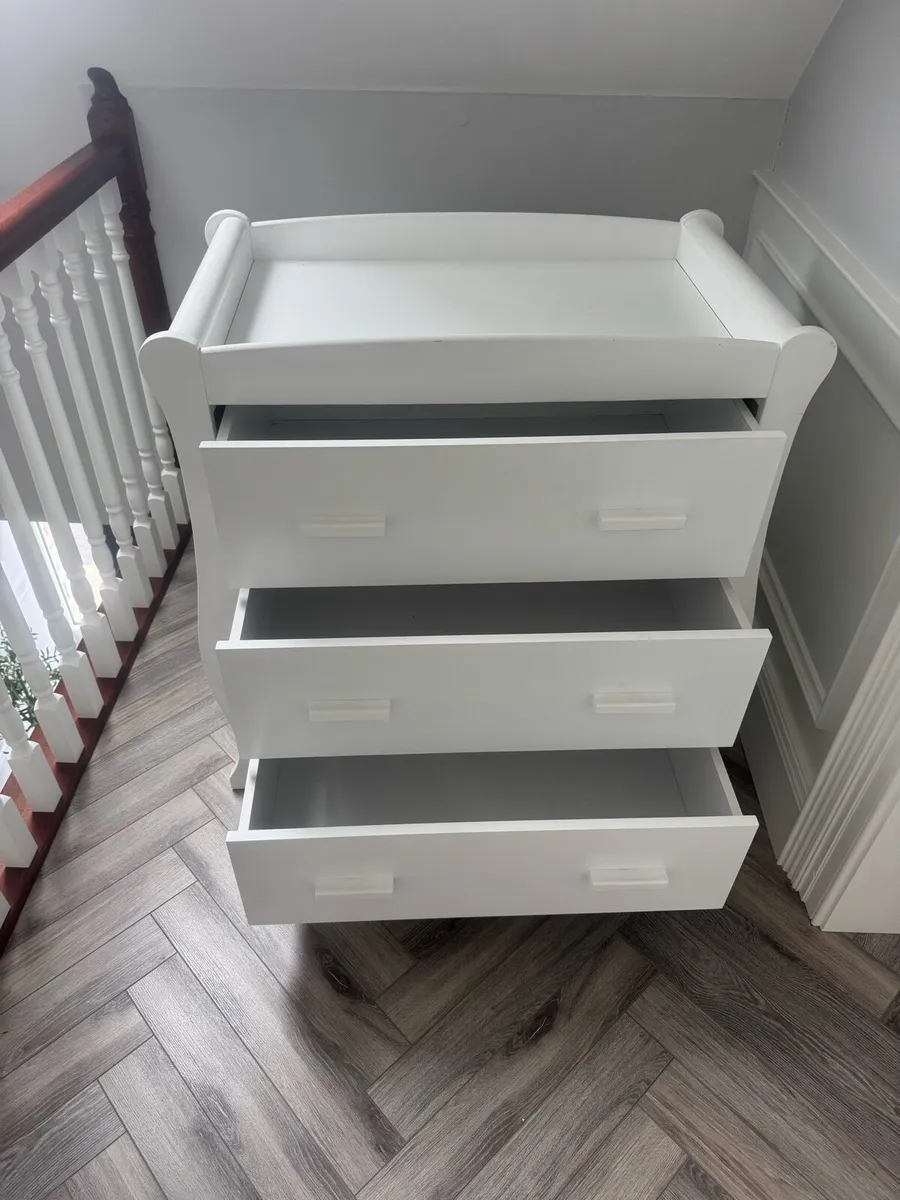 Mamas and papas cotbed with dresser changer - Image 4