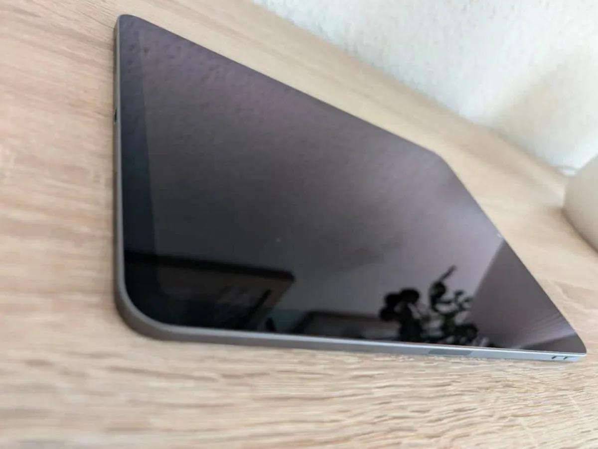 Apple iPad Air 5 (64GB) - Image 4