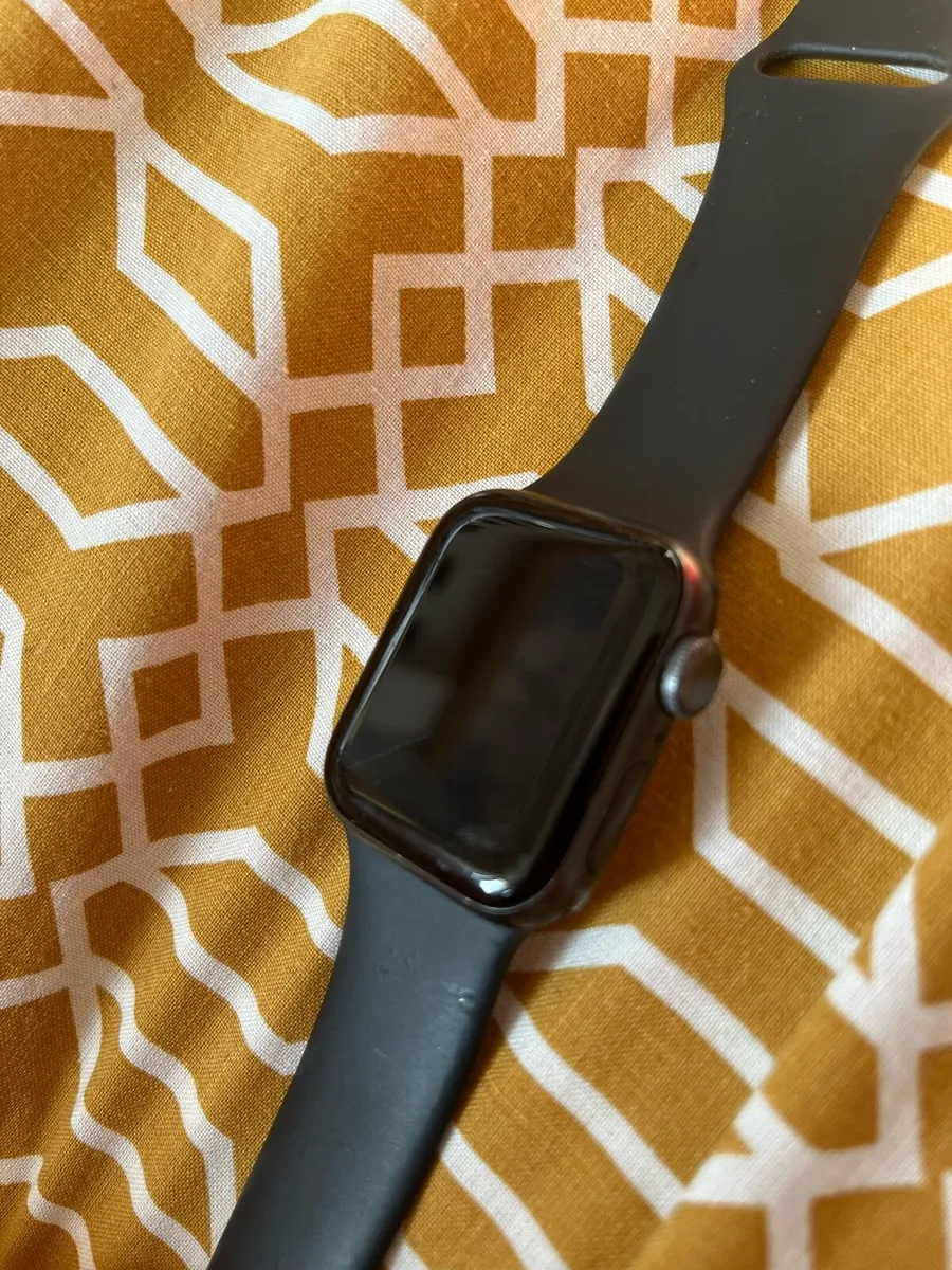 Apple watch SE - Image 3