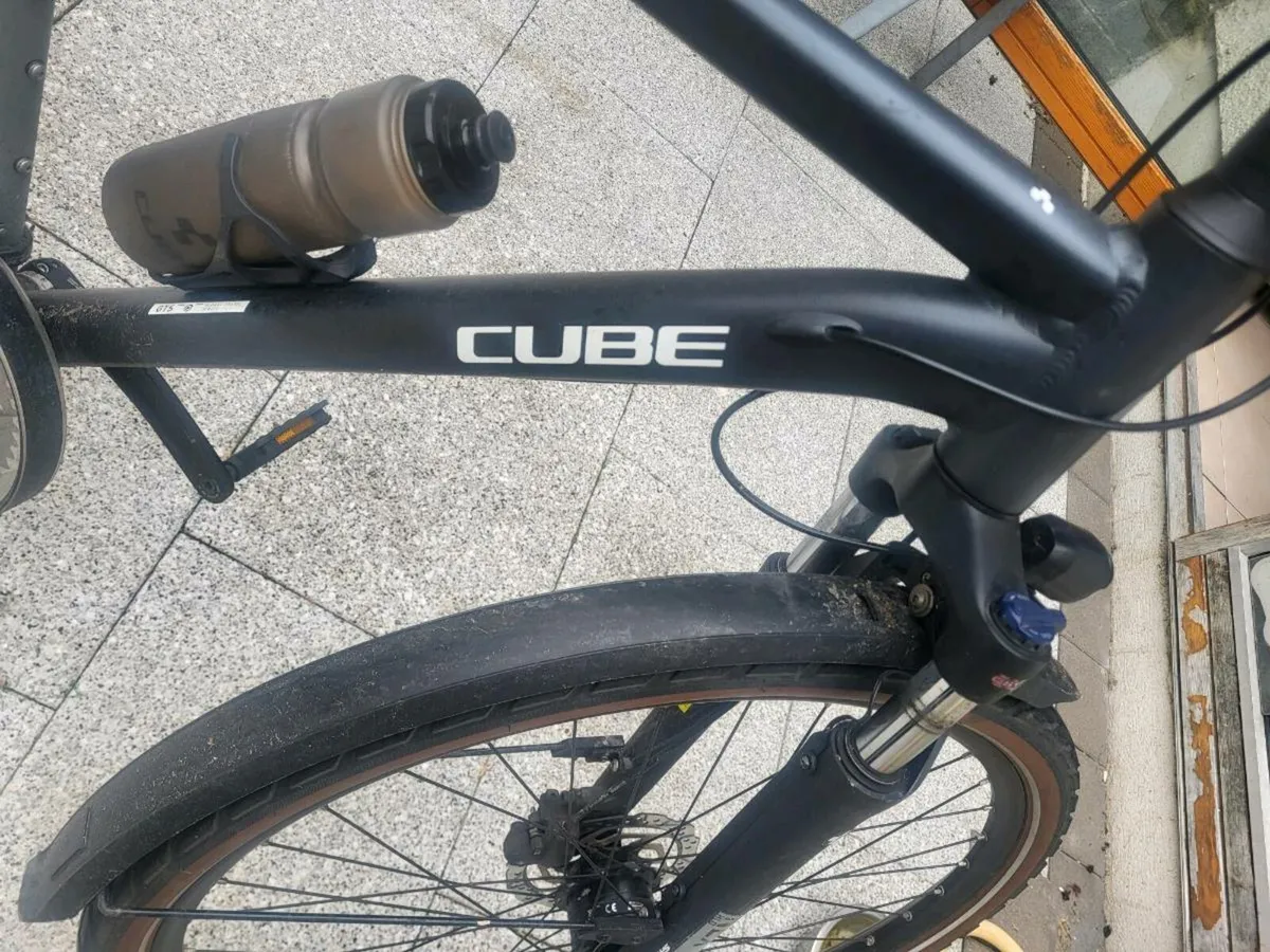 hybrid bike - Image 1
