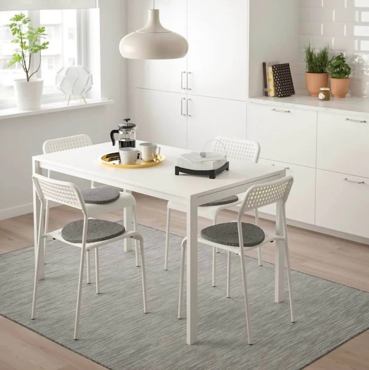 Dining table - Image 1