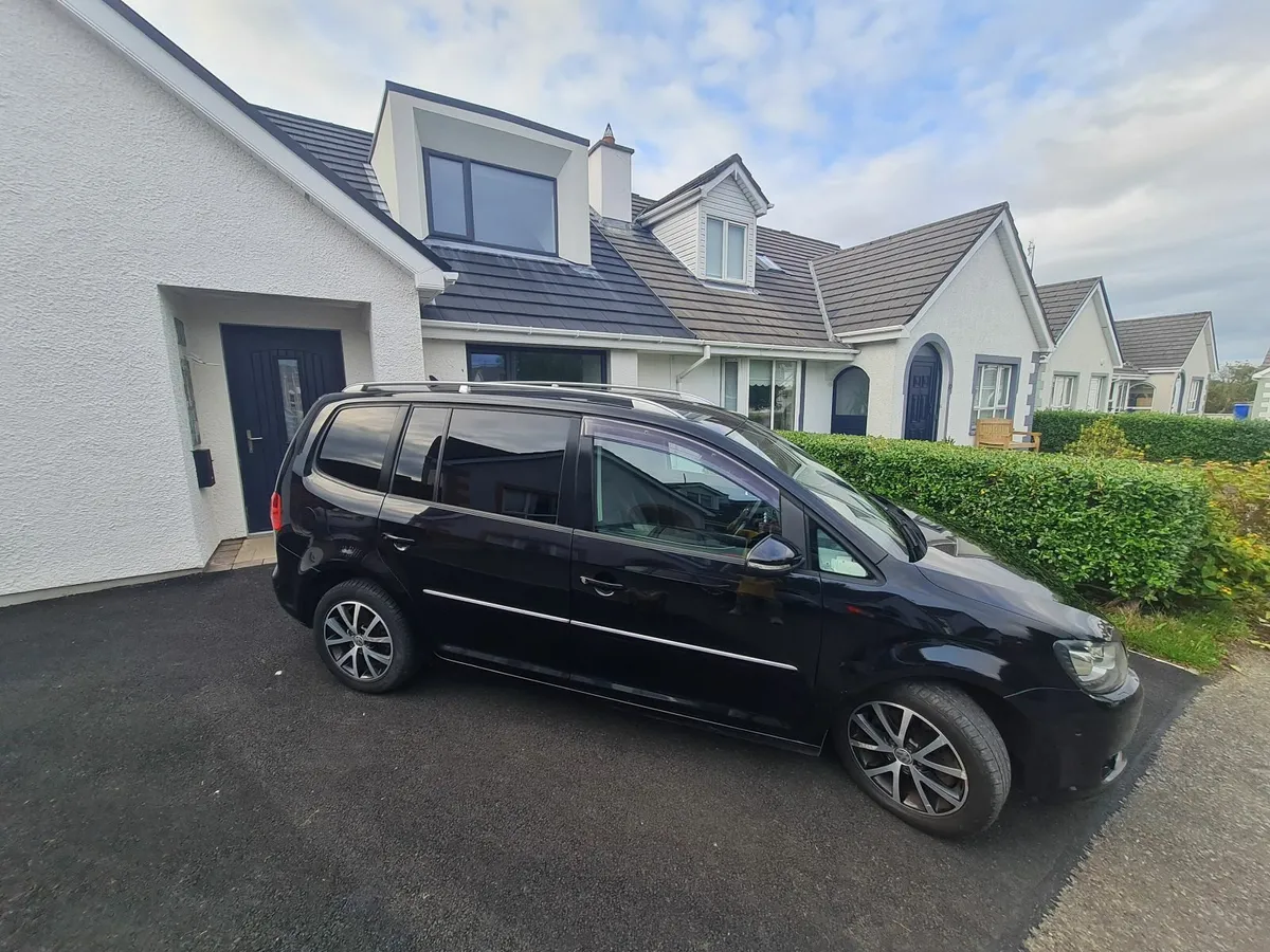 Volkswagen Touran 2013 - Image 2