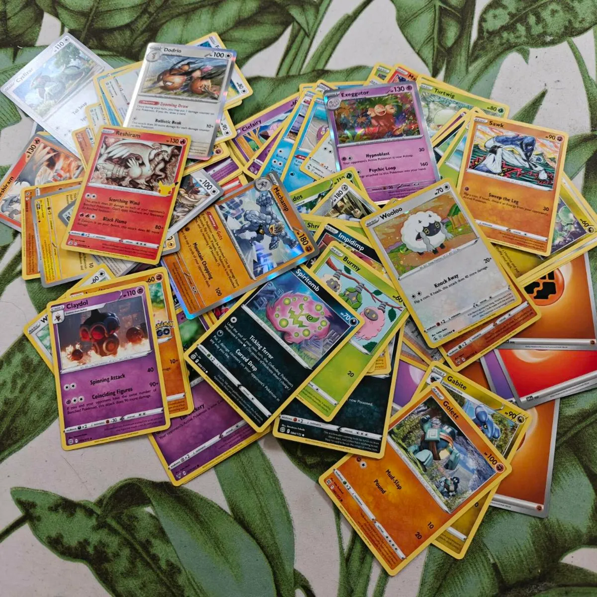 Roughly 100 pokemon cards - Image 1
