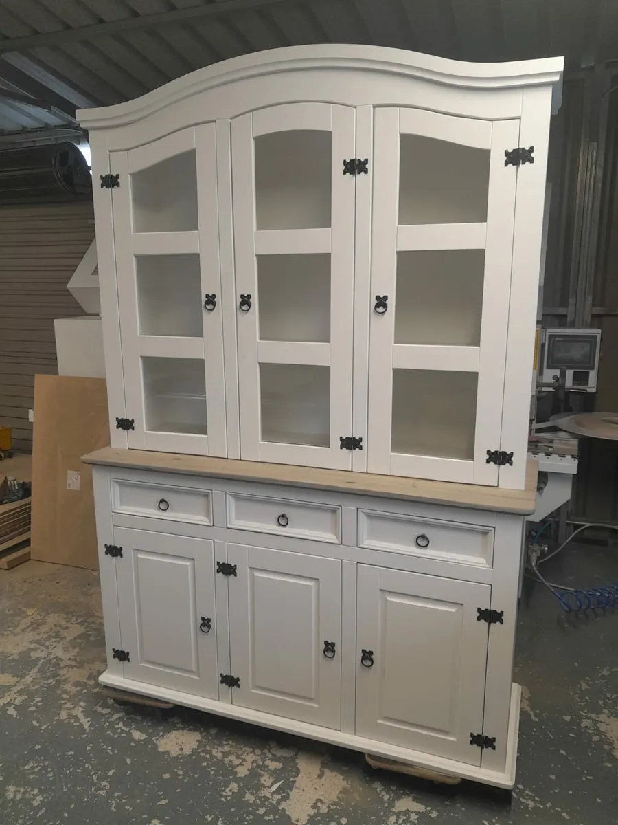 Cabinet - Image 1