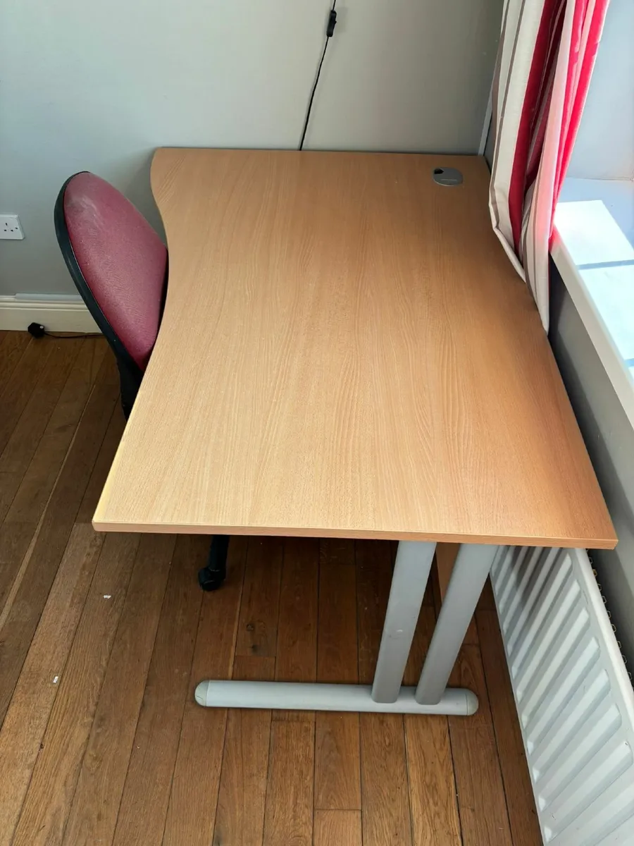 Office table and chair - Image 2