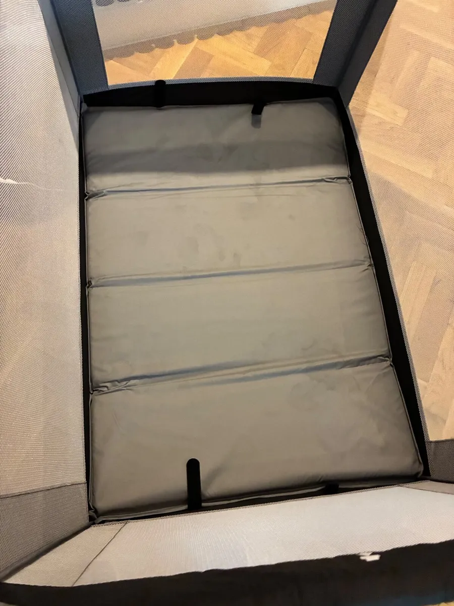Travel cot - Image 2