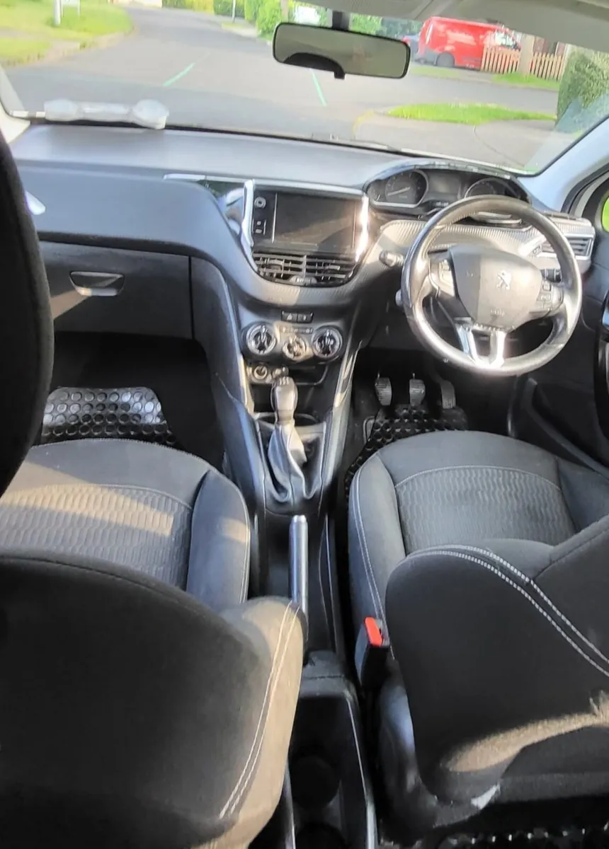 Peugeot 208 2017 - Image 3