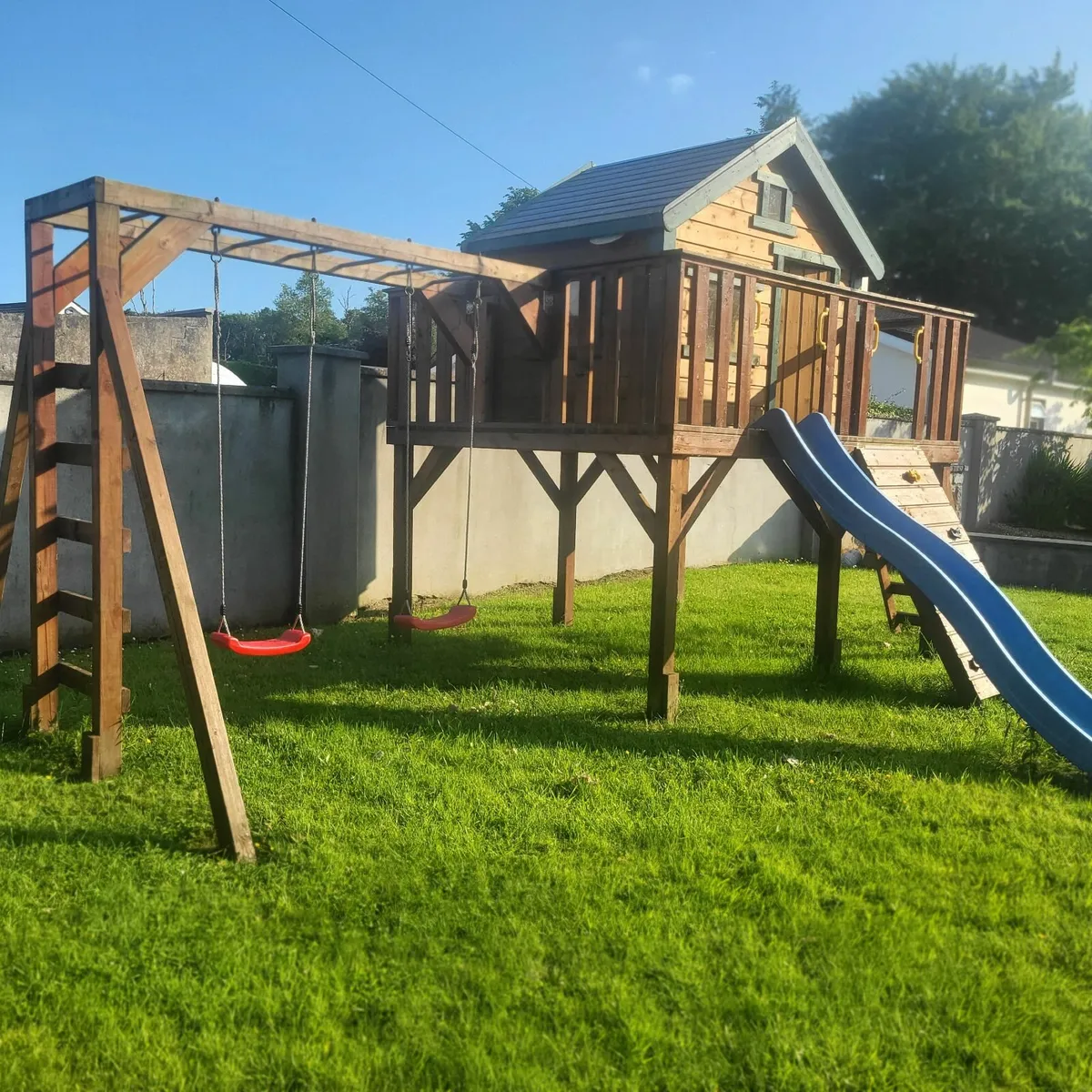 Tree house play house - Image 1