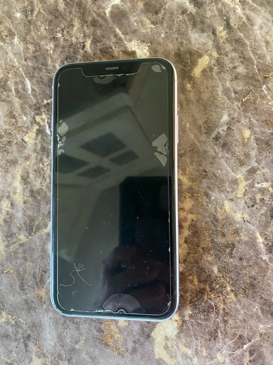 iPhone 11 - Image 2