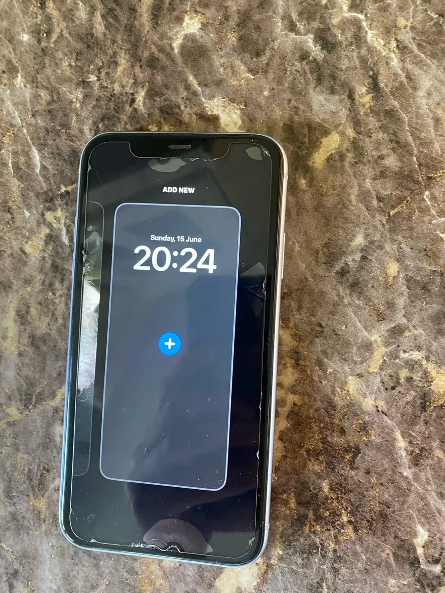 iPhone 11 - Image 3