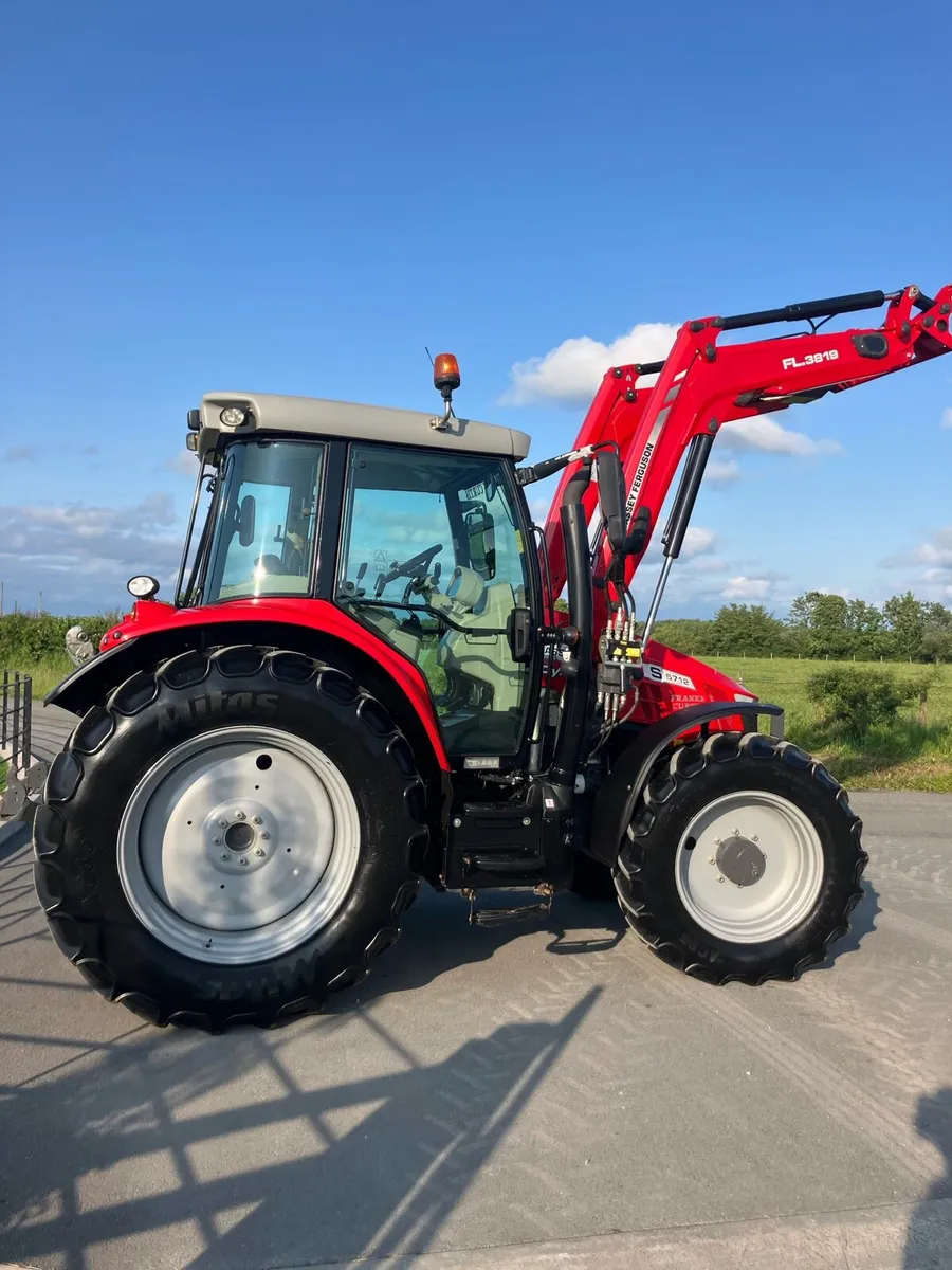 Massey Ferguson 5712S - Image 3