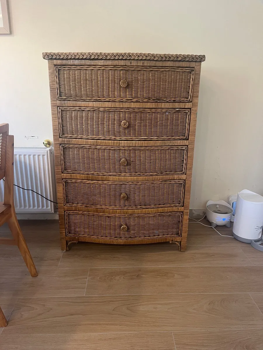Wicker chest of drawers - Image 1