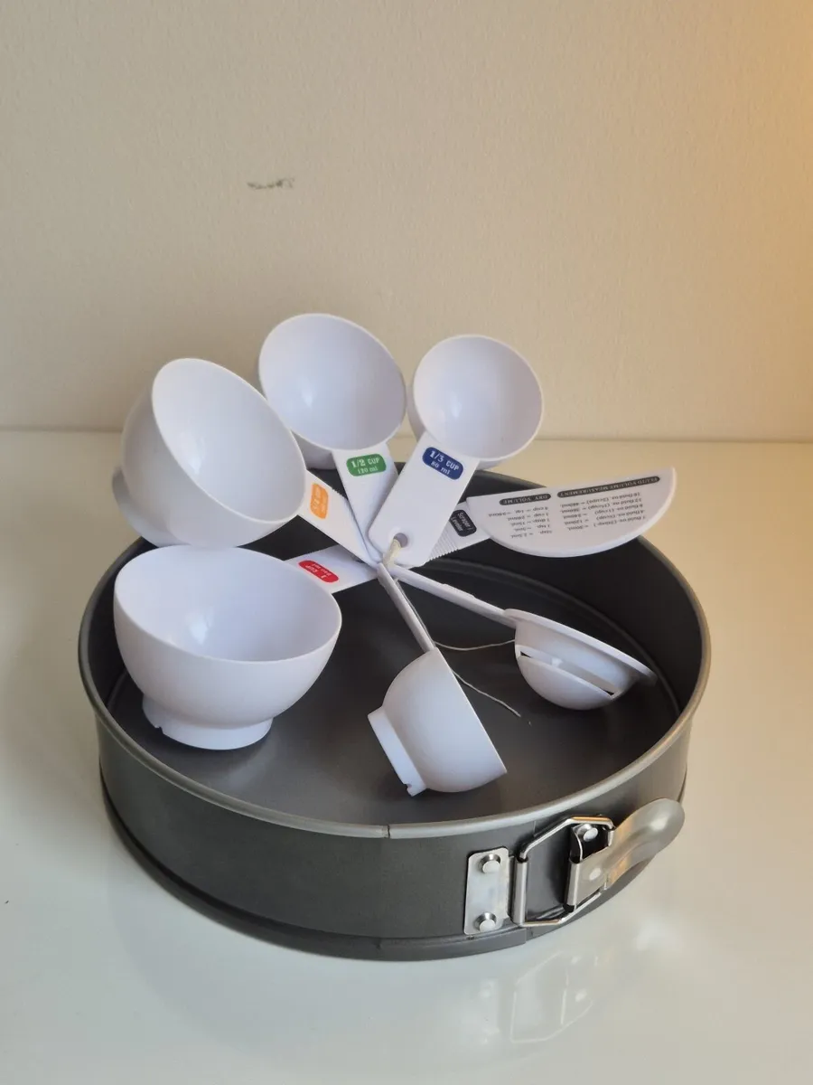 Set of Cake Tin & Measuring Spoons