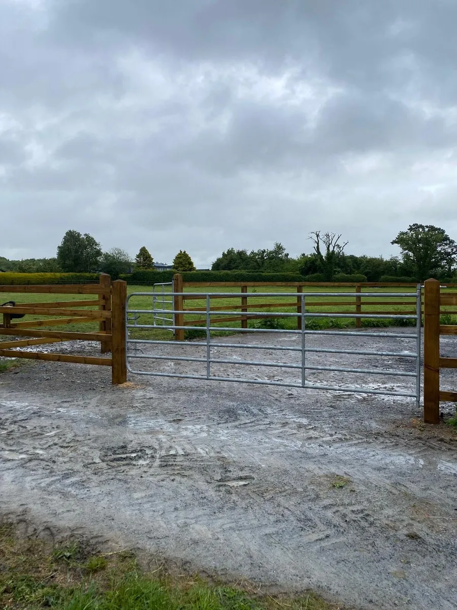 Fencing Contractor - Image 1