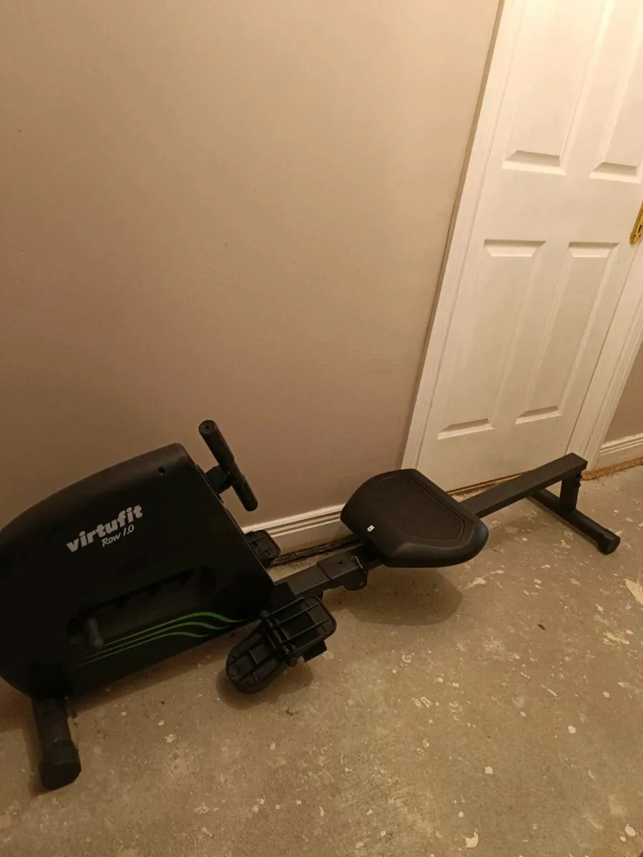 Rowing machine - Image 1
