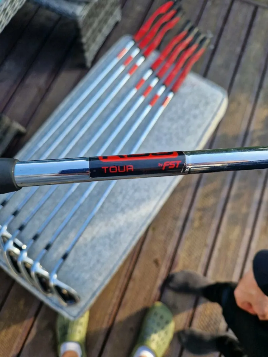 Taylor Made r9 irons 4 to SW - Image 2