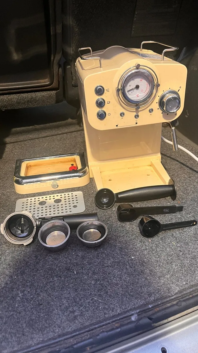 Swan Retro Pump Espresso Coffee Machine - Image 1