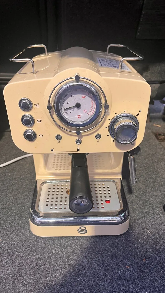 Swan Retro Pump Espresso Coffee Machine - Image 2