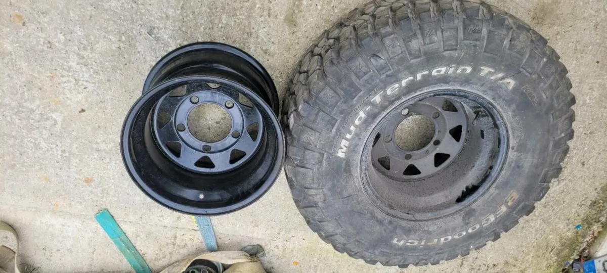 Bf goodridge 33inch x 15 mud terrain tyre x 1 - Image 1