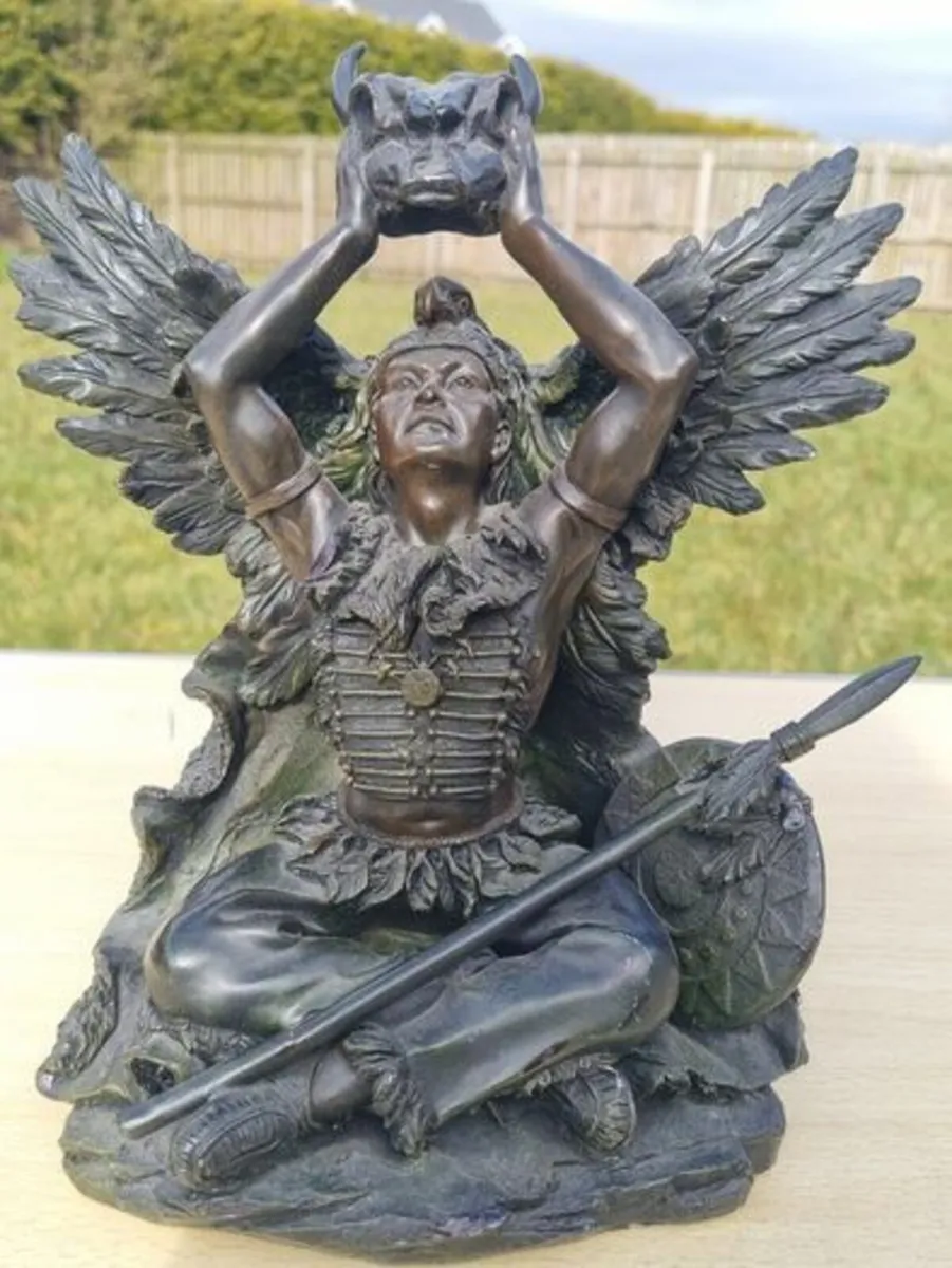 Large statue of an Indian - Image 1