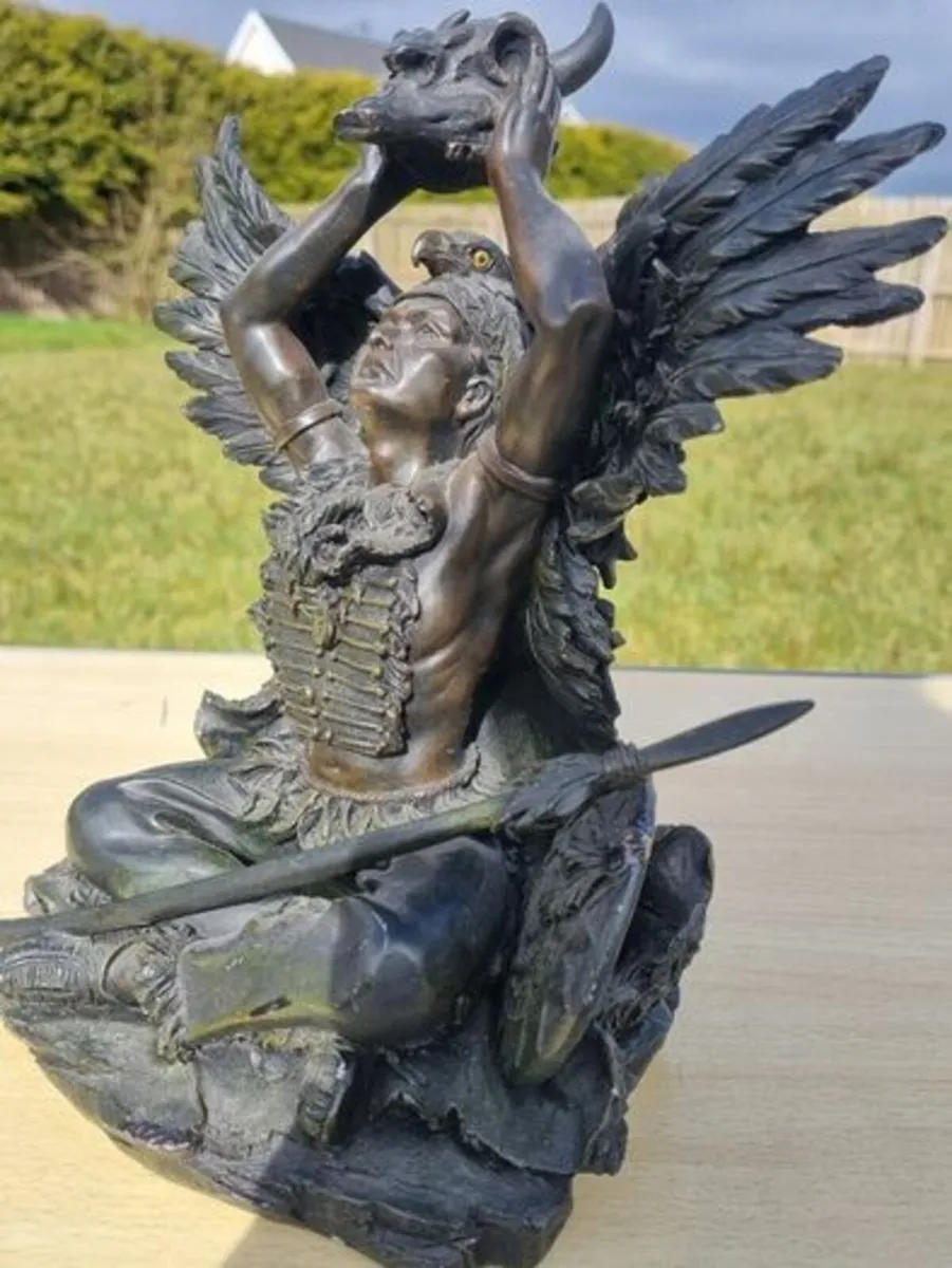 Large statue of an Indian - Image 2