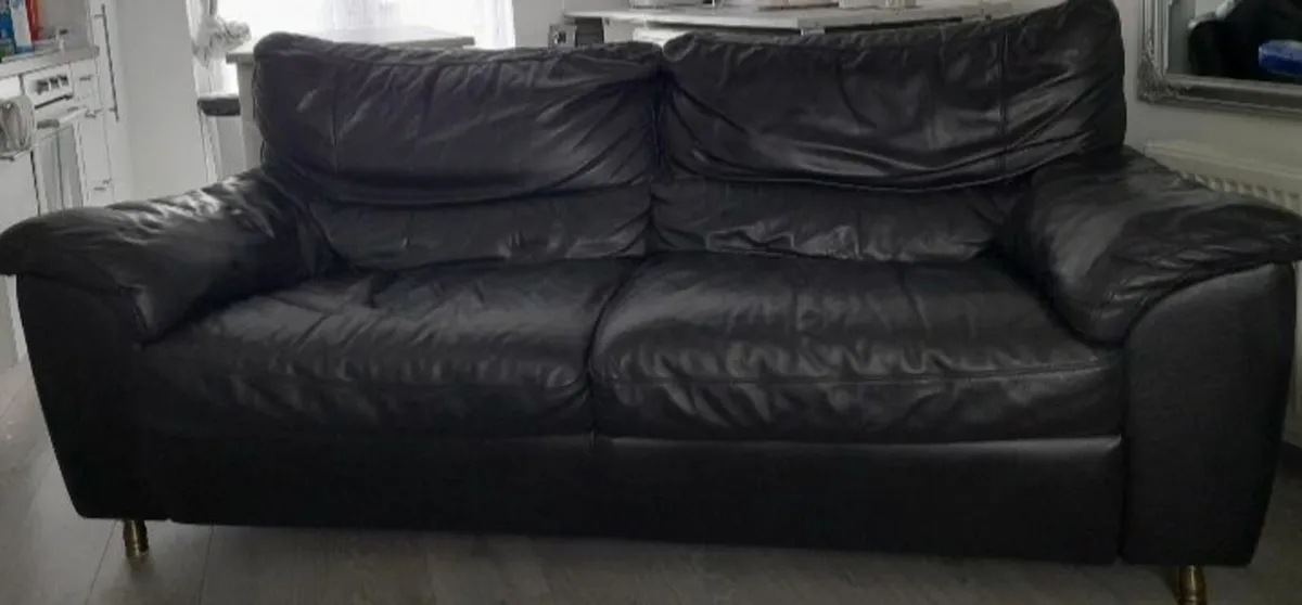 NATUZZI BLACK LEATHER THREE SEATER .SOFA. - Image 1
