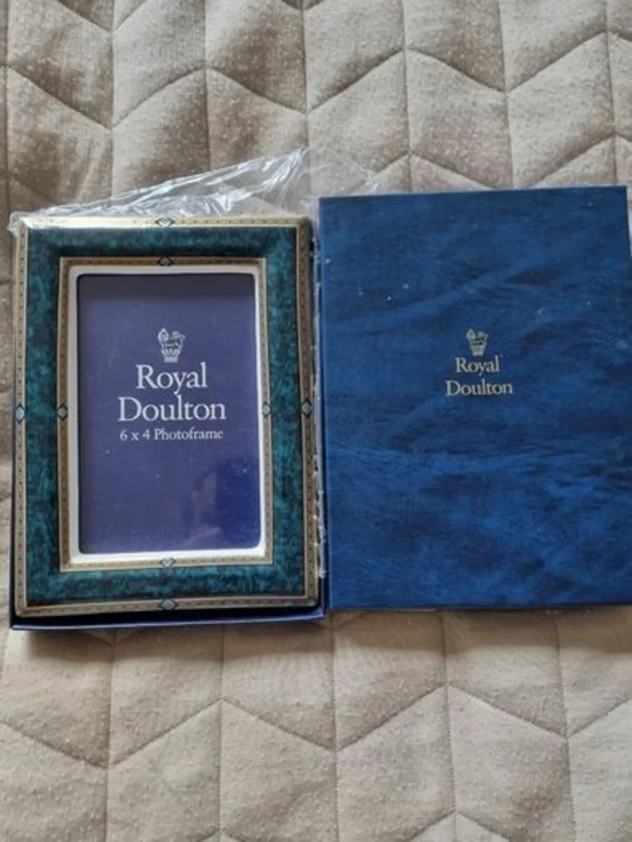 Royal Doulton porcelain frame - Image 2