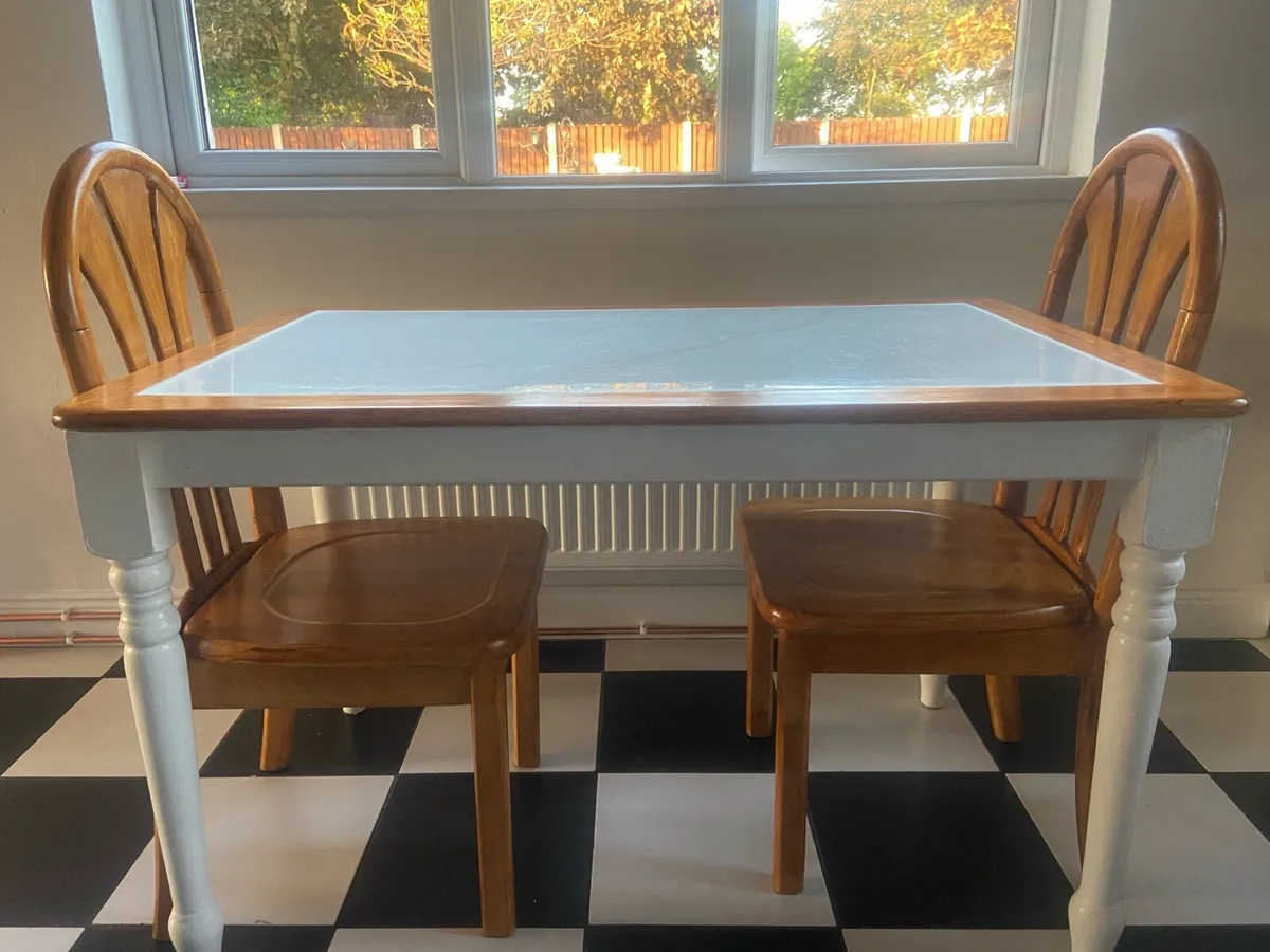 Dining Table + 2 matching chairs - Image 4