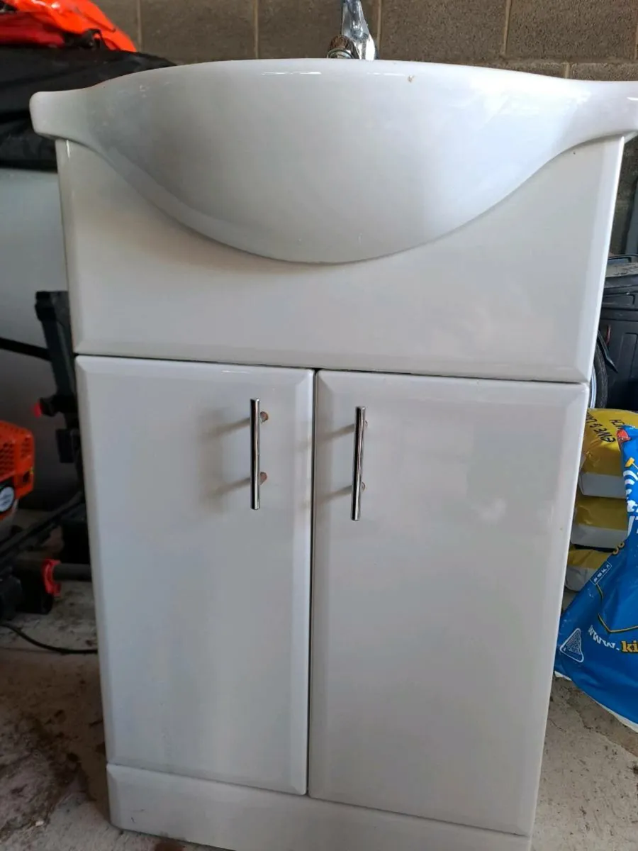 Bathroom unit - Image 1