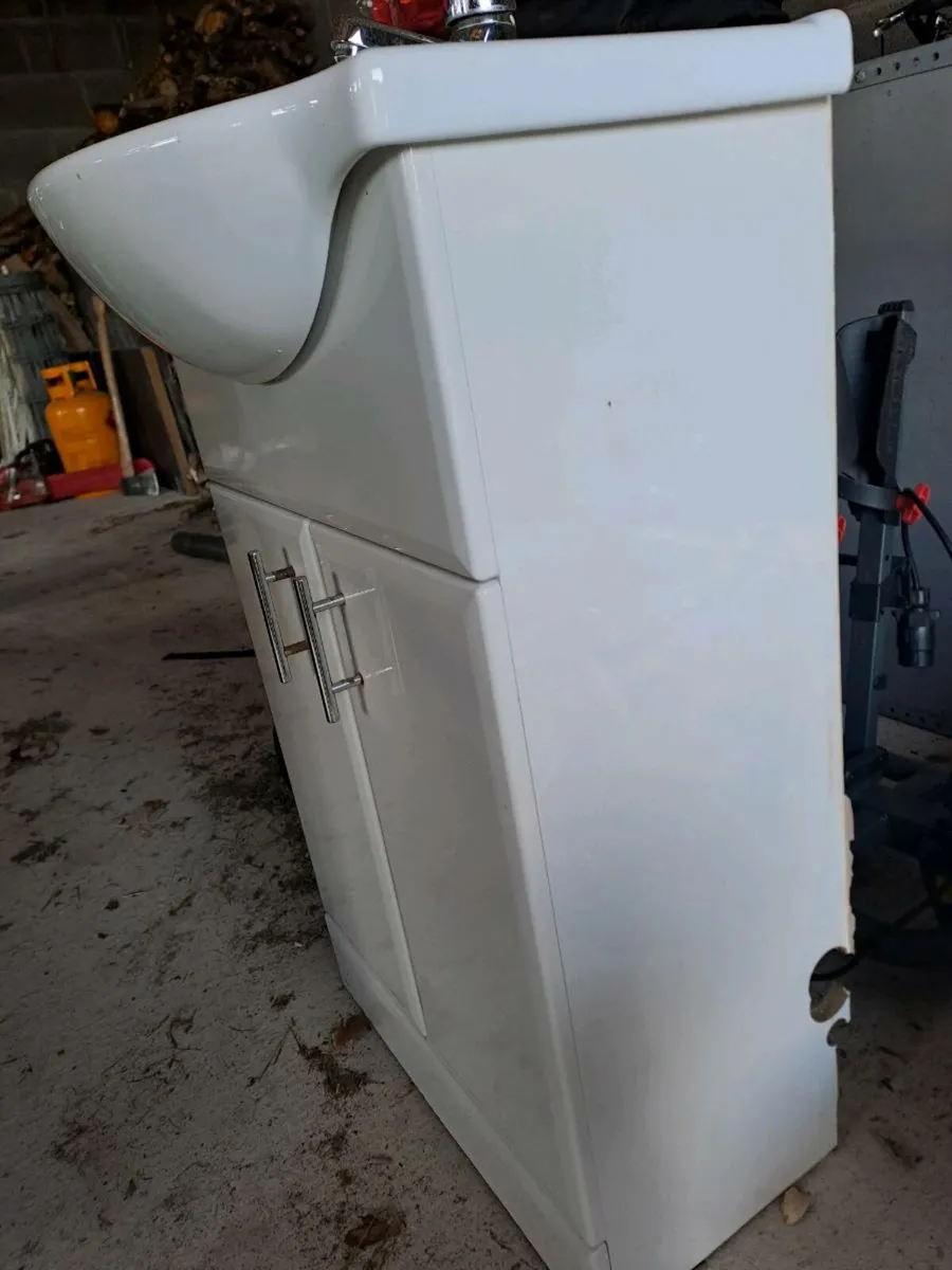 Bathroom unit - Image 2