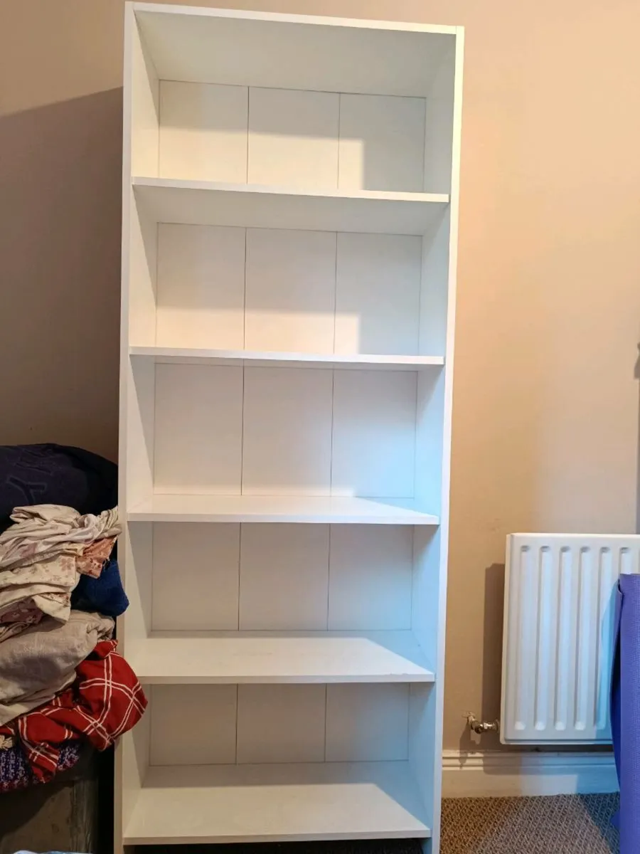 White bookshelf - Image 1