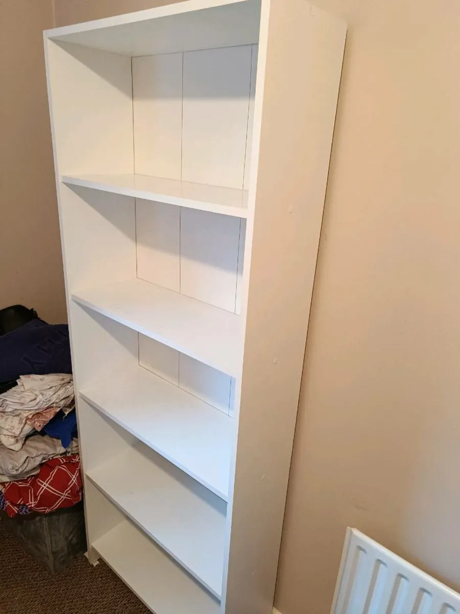 White bookshelf - Image 2