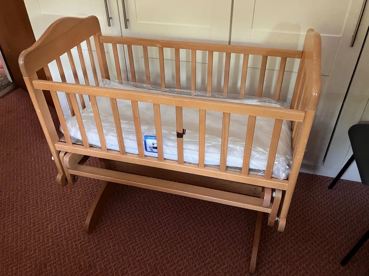Wooden rocking Baby cot - Image 1