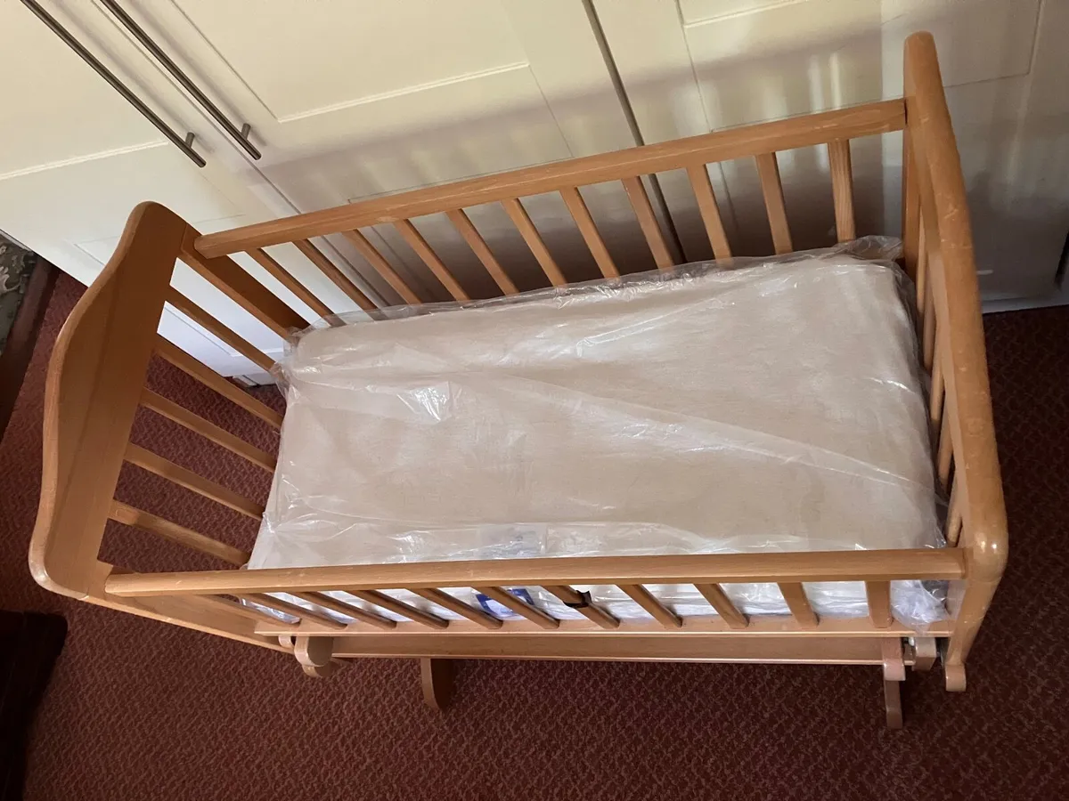 Wooden rocking Baby cot - Image 2