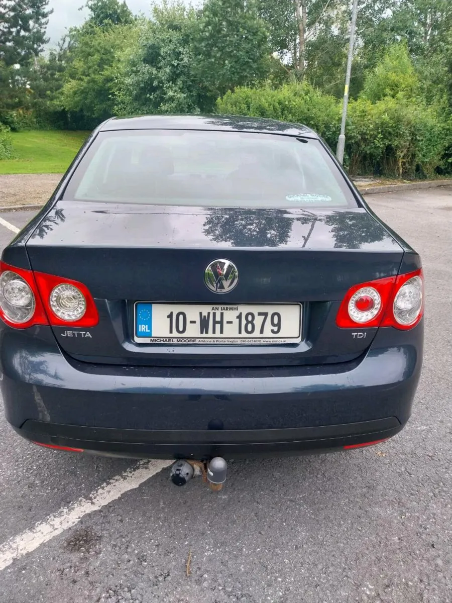Volkswagen Jetta 2010 - Image 2