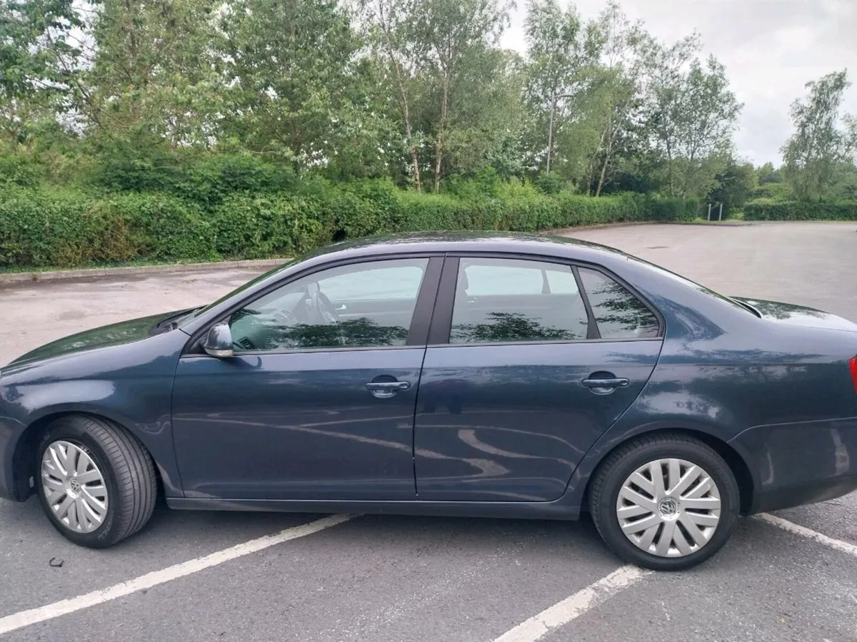 Volkswagen Jetta 2010 - Image 3