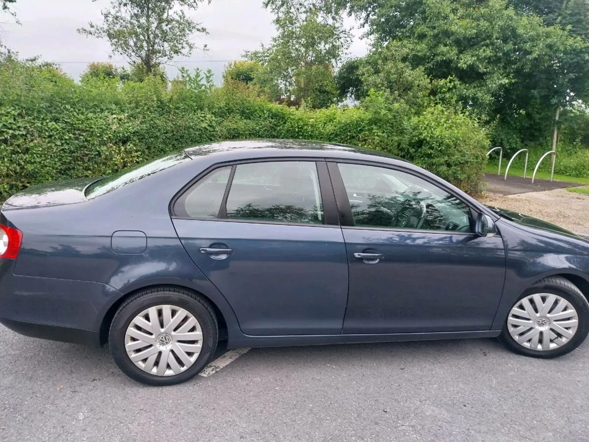 Volkswagen Jetta 2010 - Image 4